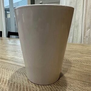 Elegant White Vase (6.5x5)